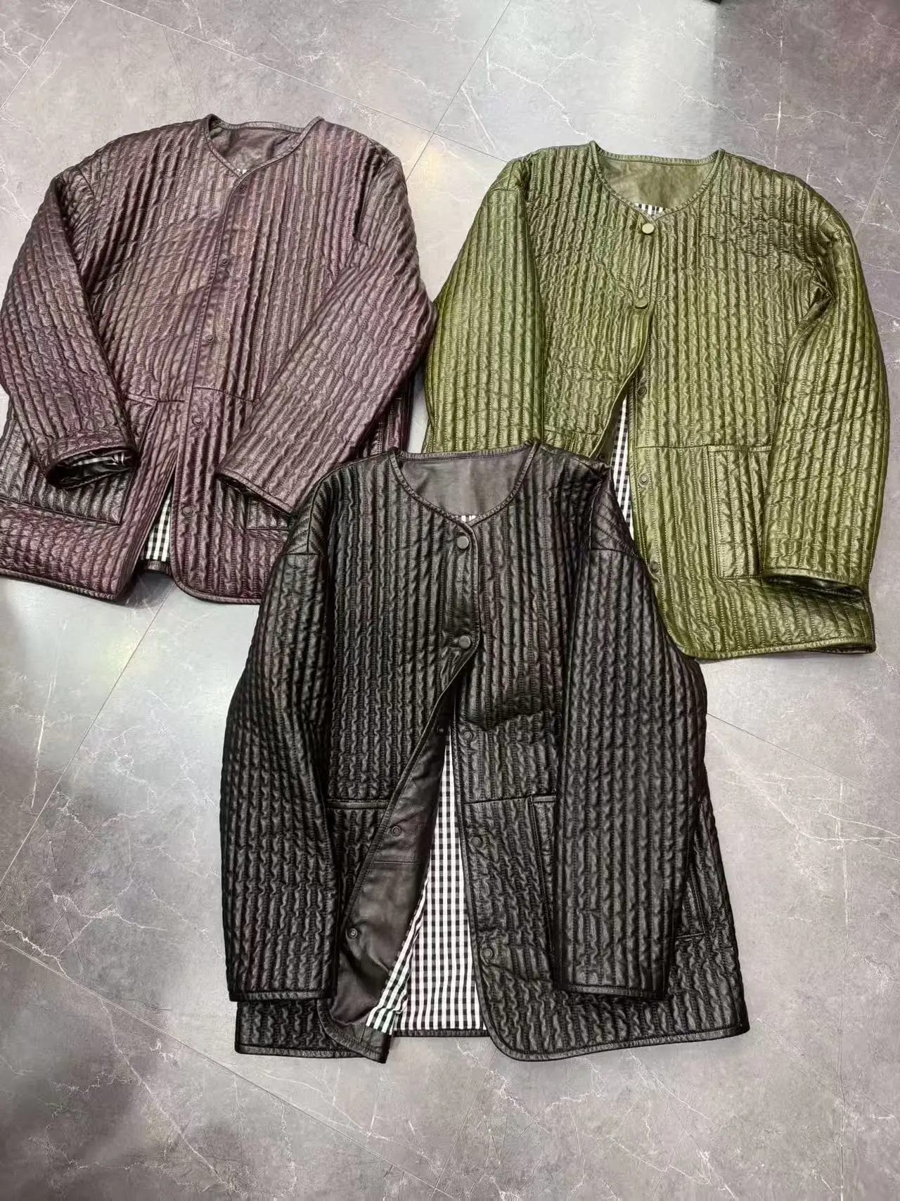 Chaqueta de cuero ligera a la moda para mujer, abrigo moderno de piel de oveja auténtica con cuello redondo, abrigo de invierno cálido y Reversible