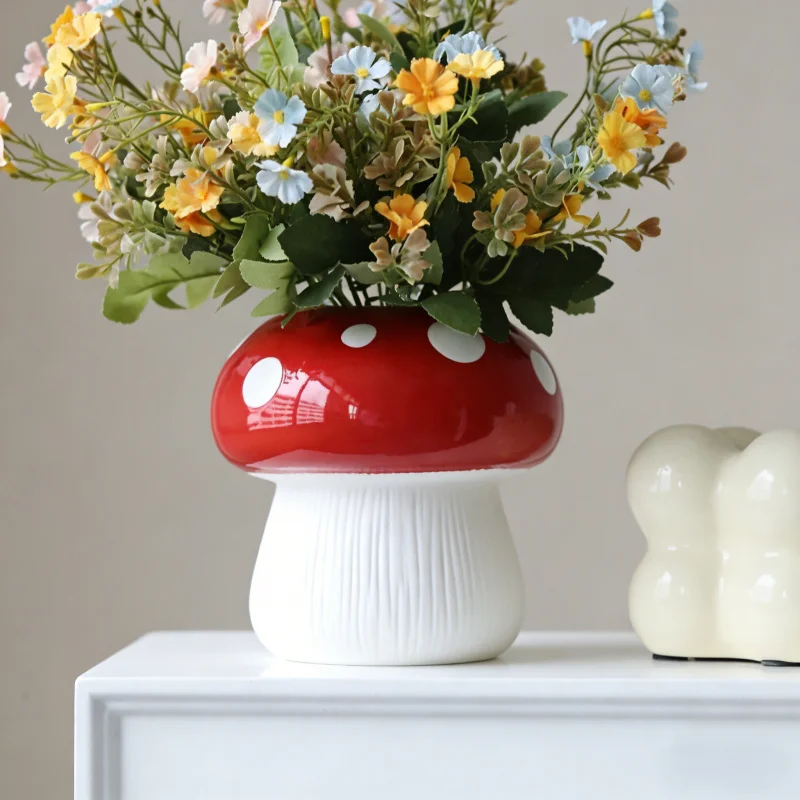 

Red and White Polka Dot Resin Mushroom Flower Pot Multi-functional Hydroponic Dried Flower Insert Indoor Decoration Ornament