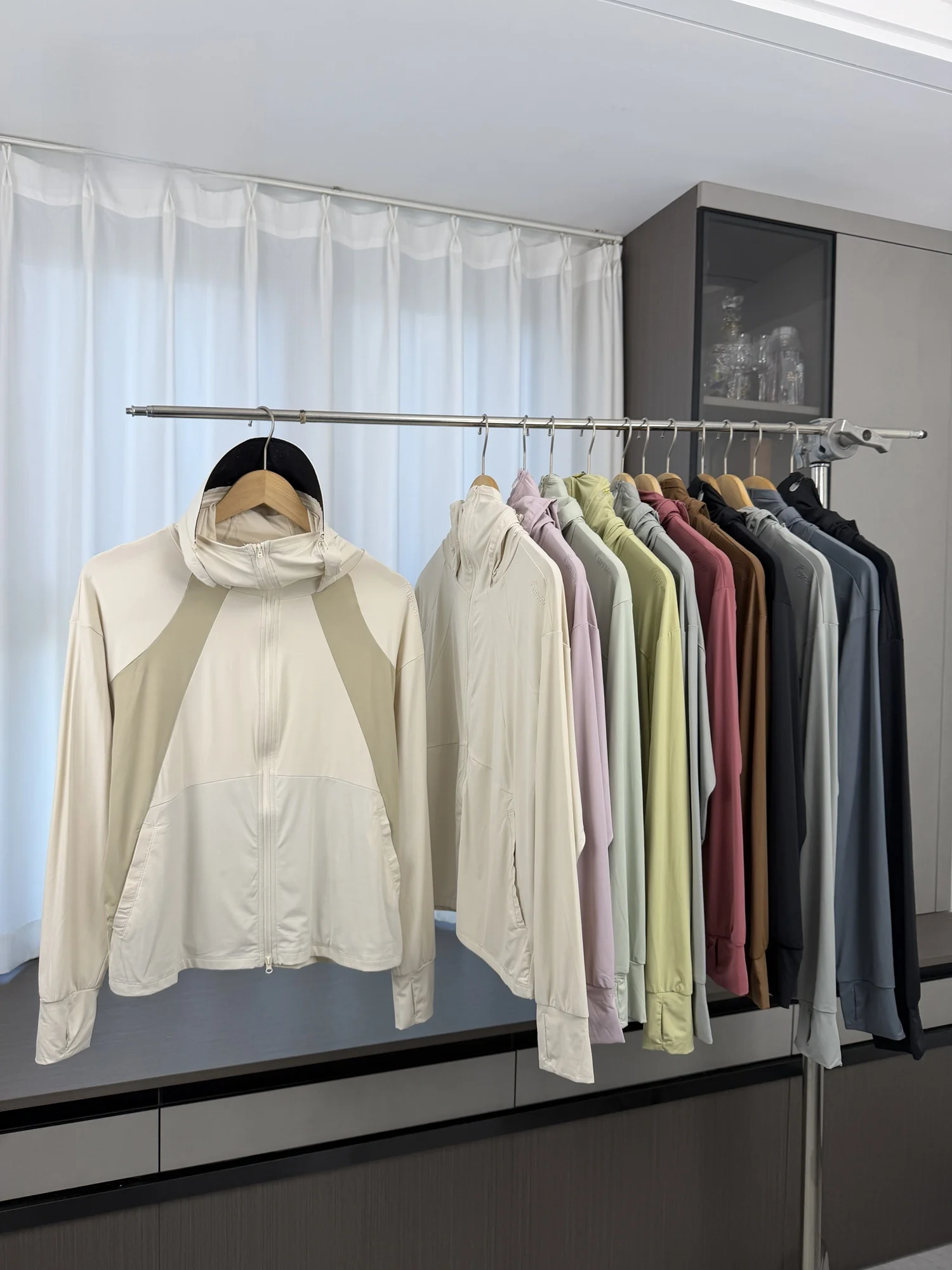 

Lightweight UPF50 Ice Silk Loose Fit Fishing Sun Protection Jacket Men's Fashionable Summer Outerwear Breathable UV Protection
