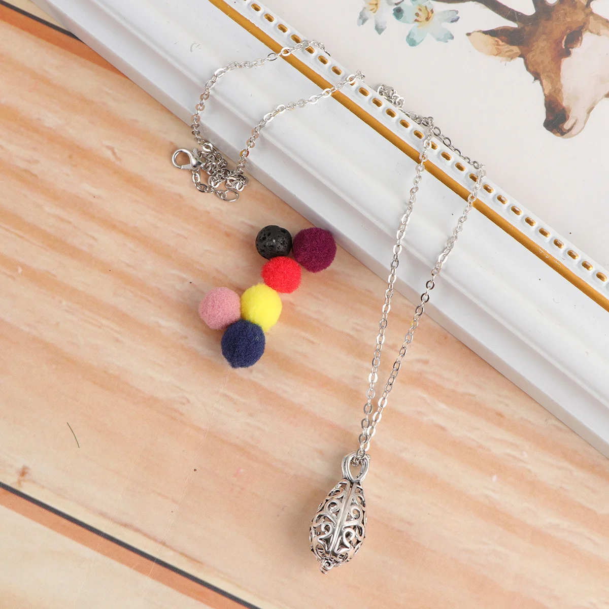 Pelelith قلادة Waterdrop شكل جوفاء التدريجي قلادة الإبداعية القطن الكرة حامل براعة رائعة هدية فريدة لها