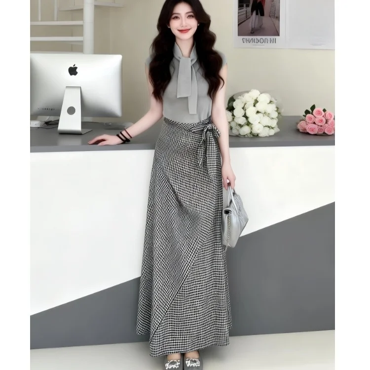 

Korean High-End Summer 2026 New Style Knitted Top Long Skirt Two-Piece Set Waist-Cinching Chic Breathable Polyester Blend