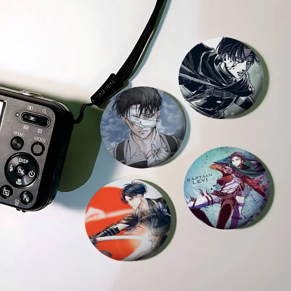 Insignias de ataque a los Titanes de Levi Ackerman, broche de botón suave de hojalata, insignia de Metal, accesorios de joyería personalizados, sombrero, bolso, solapa