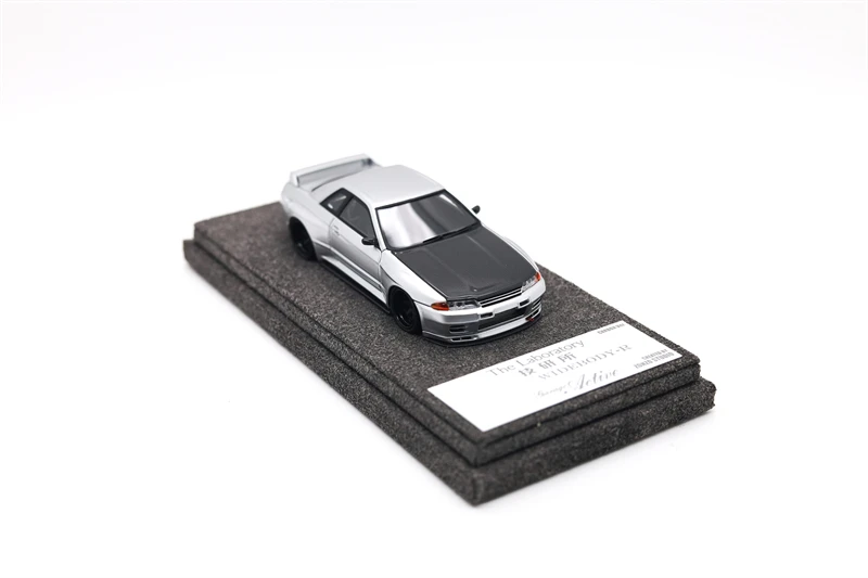 The Laboratory 1:64 Garage Active Widebody R32 Titanium silver (carbon hood) limited399 Resin Collector's Vehicle Model Car
