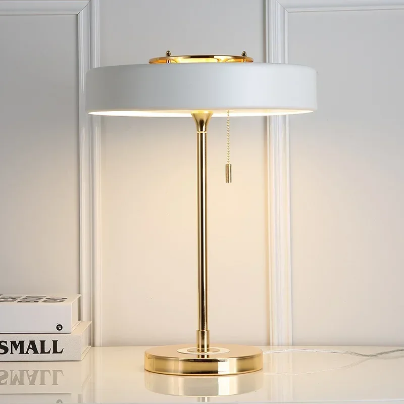 2025, nordische Neuheit, schwarze Tischlampe, moderne leichte Luxus-Schreibtischlampen für Schlafzimmer, Nachttisch