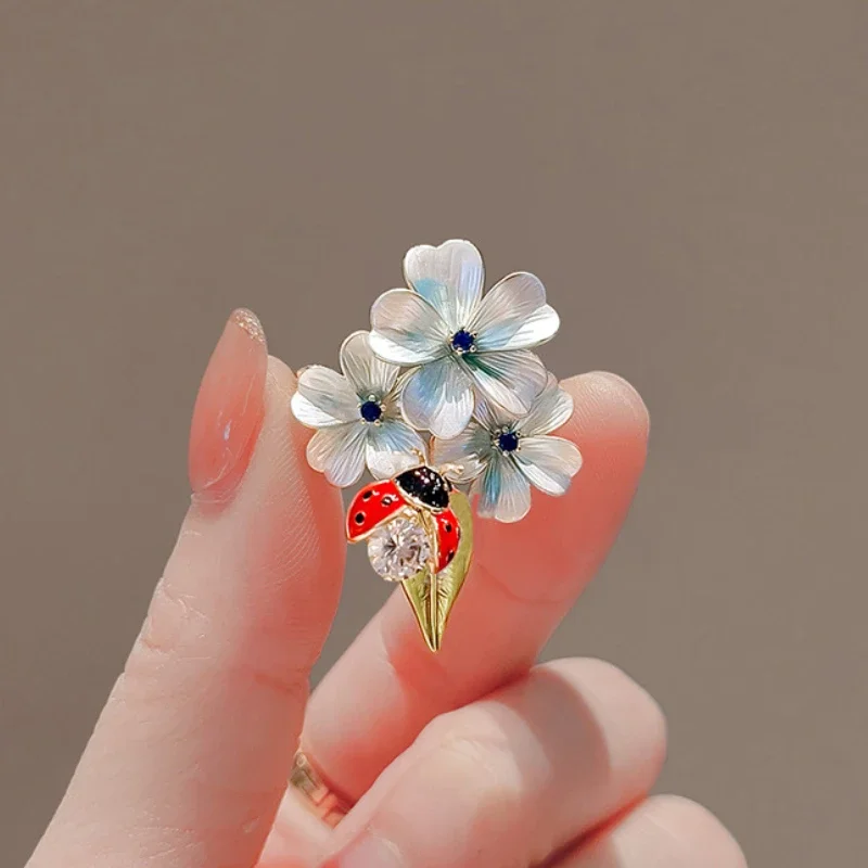 Rhinestone Ladybird Flower Brooches for Women Unisex Enamel Insect Pins Banquet Party Backpack Gifts Jewelry Accessories