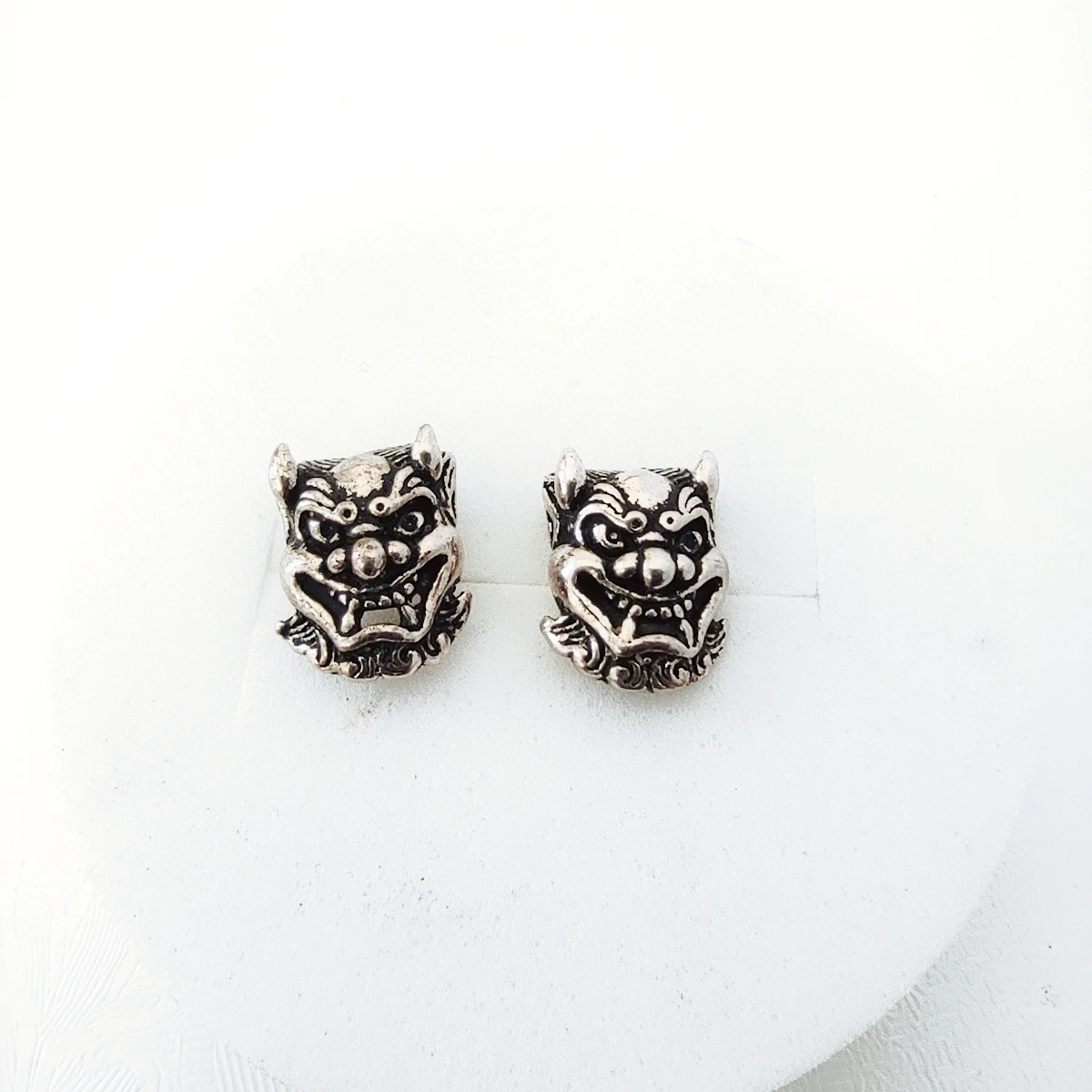 

KJJEAXCMY Brand Jewelry S925 Sterling Silver Women's Monster Made Old Earrings Girl's Matte Matte Matte National Style