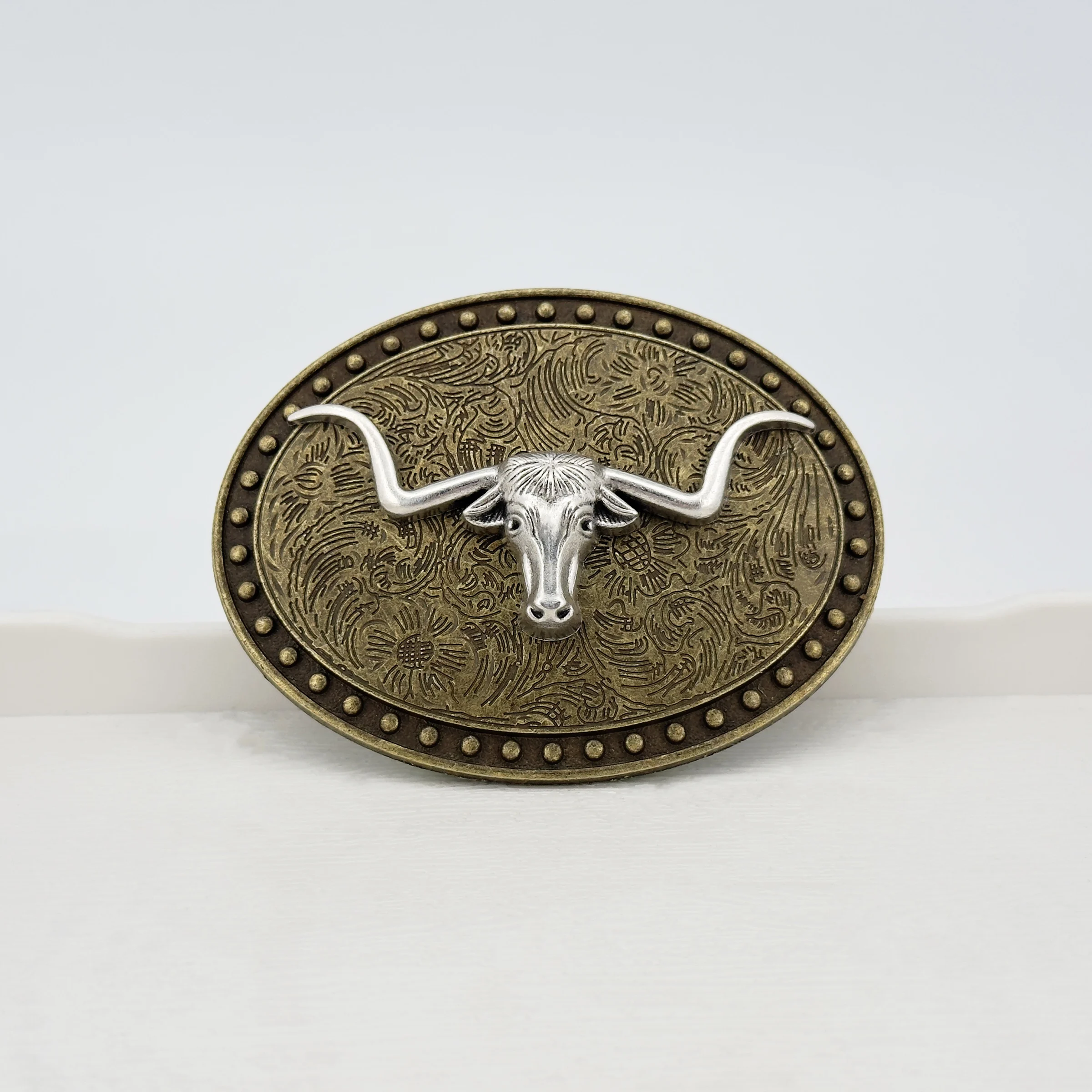 قطعة واحدة من سبائك الزنك الكلاسيكية العتيقة مع زوايا منحنية ونقش رأس بقرة طويلة من القبيلة الغربية، D #6