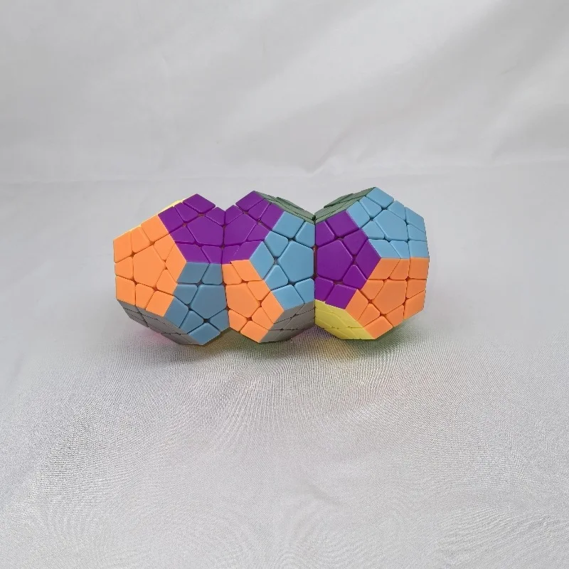スーパーキューブ不規則なソリッドカラー接続 5 キューブ 3x3 メガミンクス 2 接続マジックキューブシャムメガミンクスキューブそわそわおもちゃ