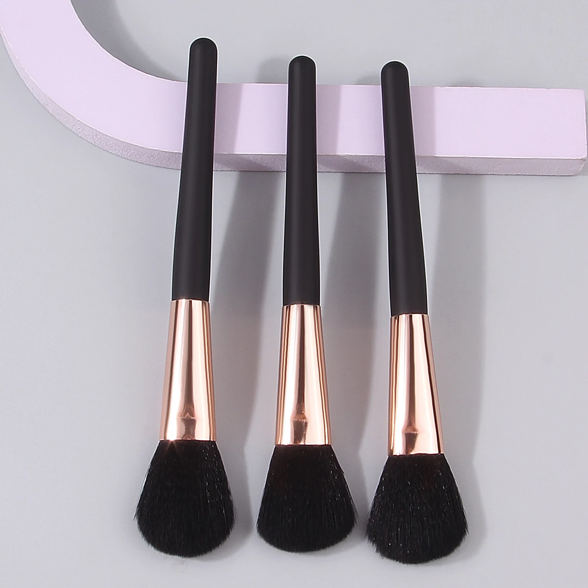 Pennello per trucco con manico in legno morbido da 3 pezzi, pennello per fard, pennello per cipria, pennello illuminante, strumento multifunzionale per la bellezza del viso