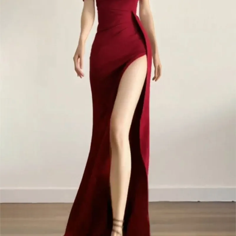 Hepburn Red Dress Will Temperament Youthful-Looking and Slimming