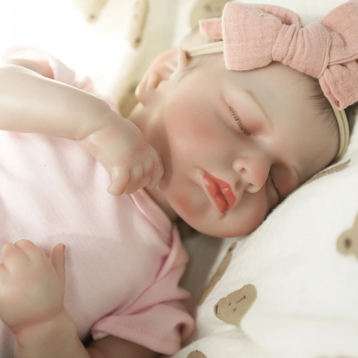 

Realistic Reborn Baby Doll With Hand Drawn Features, Soft Fabric 3d Skin Tone, And Realistic Sleeping Posture, Exquisite Gift