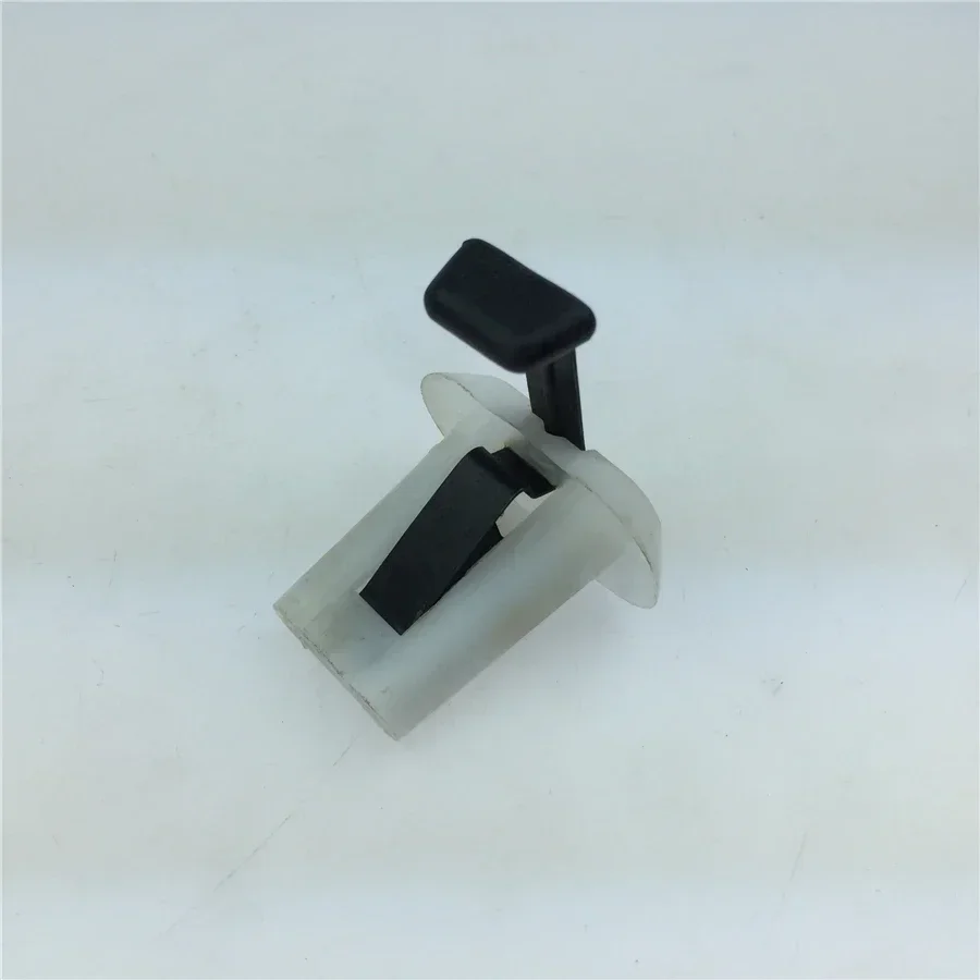 

For Hyundai Elantra Tucson Accent Resona Taya Yuet car trunk door trim board sub-leaf buckle