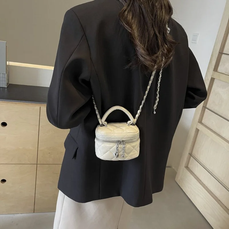 

Stylish Women's Leather Crossbody Bag By Famous Designer Luxury Brand For Ladies - Popular Classic Elegant