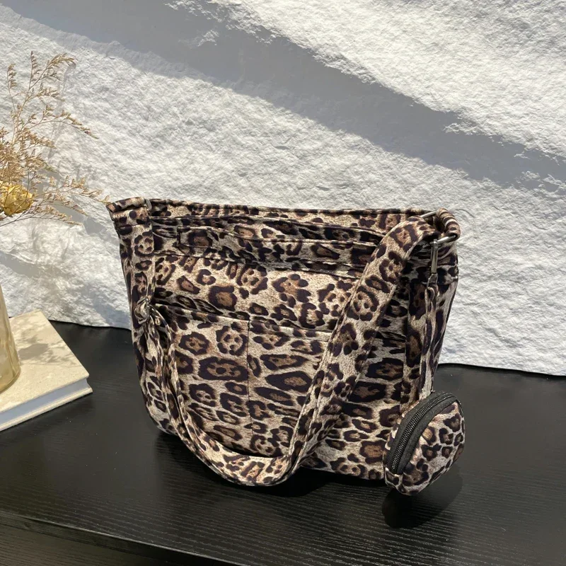 New Fashion Leopard Print Nylon Shoulder Bag 2025 Sewing Thread Tote Bag Large Capacity Simple Versatile Commute Crossbody Bag