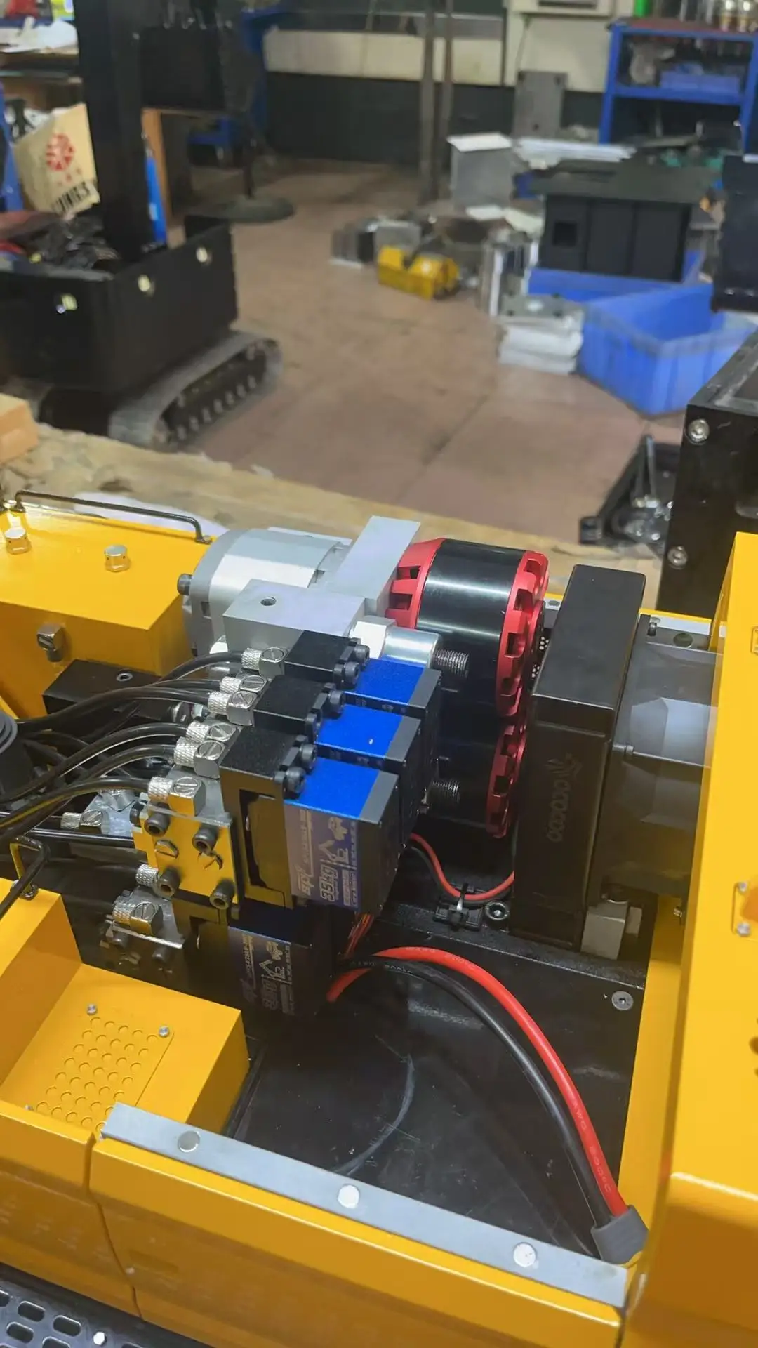 Excavadora hidráulica RC 395F de Metal 1/12, excavadora con Control remoto, bomba Dual RTR, máquina pesada, Radio ligera, válvula de 6 canales, camiones, modelo de coches