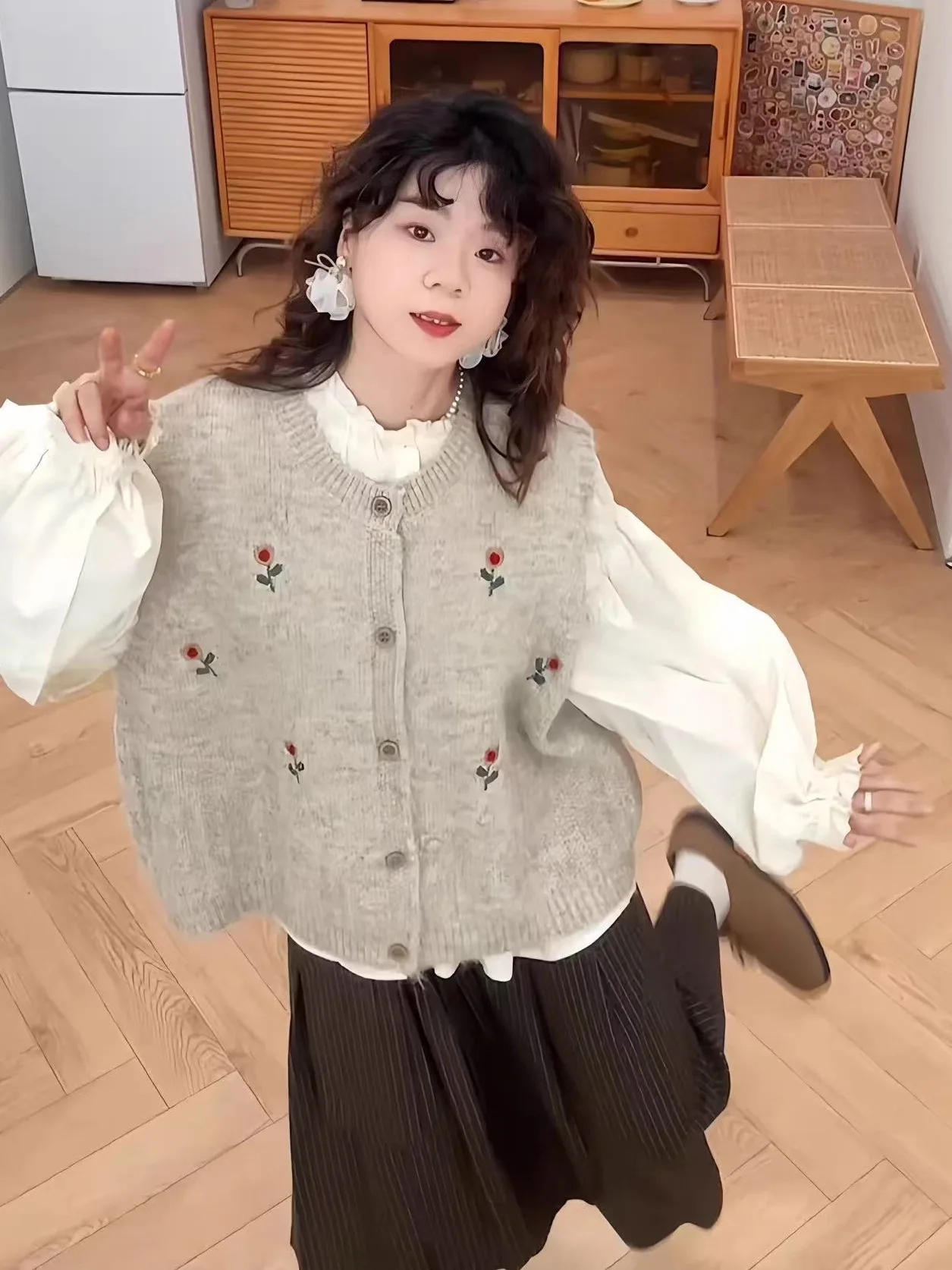 

Корейский вязаный жилет с ленивым цветком, женский осенне-зимний вязаный жилет с перекрытием, верхняя одежда, свитер, кардиган