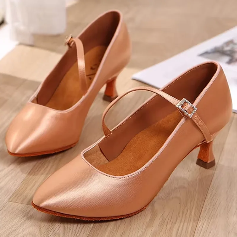 Chaussures de danse pour femmes chaudes moderne classique tango jazz salle de danse standard chaussures de danse latine noir/marron/rose talons en Satin 5.5 cm