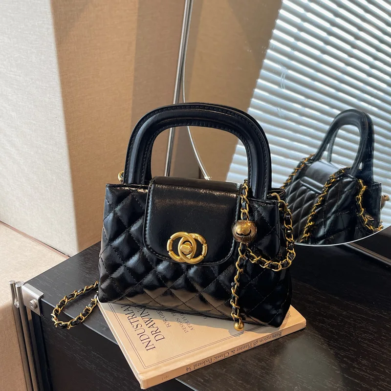 

Нежная сумка через плечо с цепочкой 2024, шикарная женская сумочка с верхней ручкой, универсальная сумка-тоут «день-ночь», минималистичная сумка-слинг, текстурированная