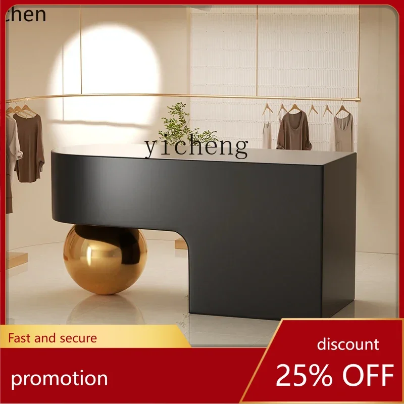 

Касса HXL. Простой современный магазин салонов красоты. Небольшая стойка регистрации.