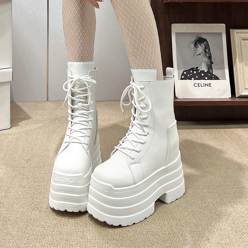 

Новые женские ботинки на платформе 10 см, повседневная уличная обувь, массивные ботильоны с простым дизайном на шнуровке, крутые черные туфли для вечеринок в ночном клубе