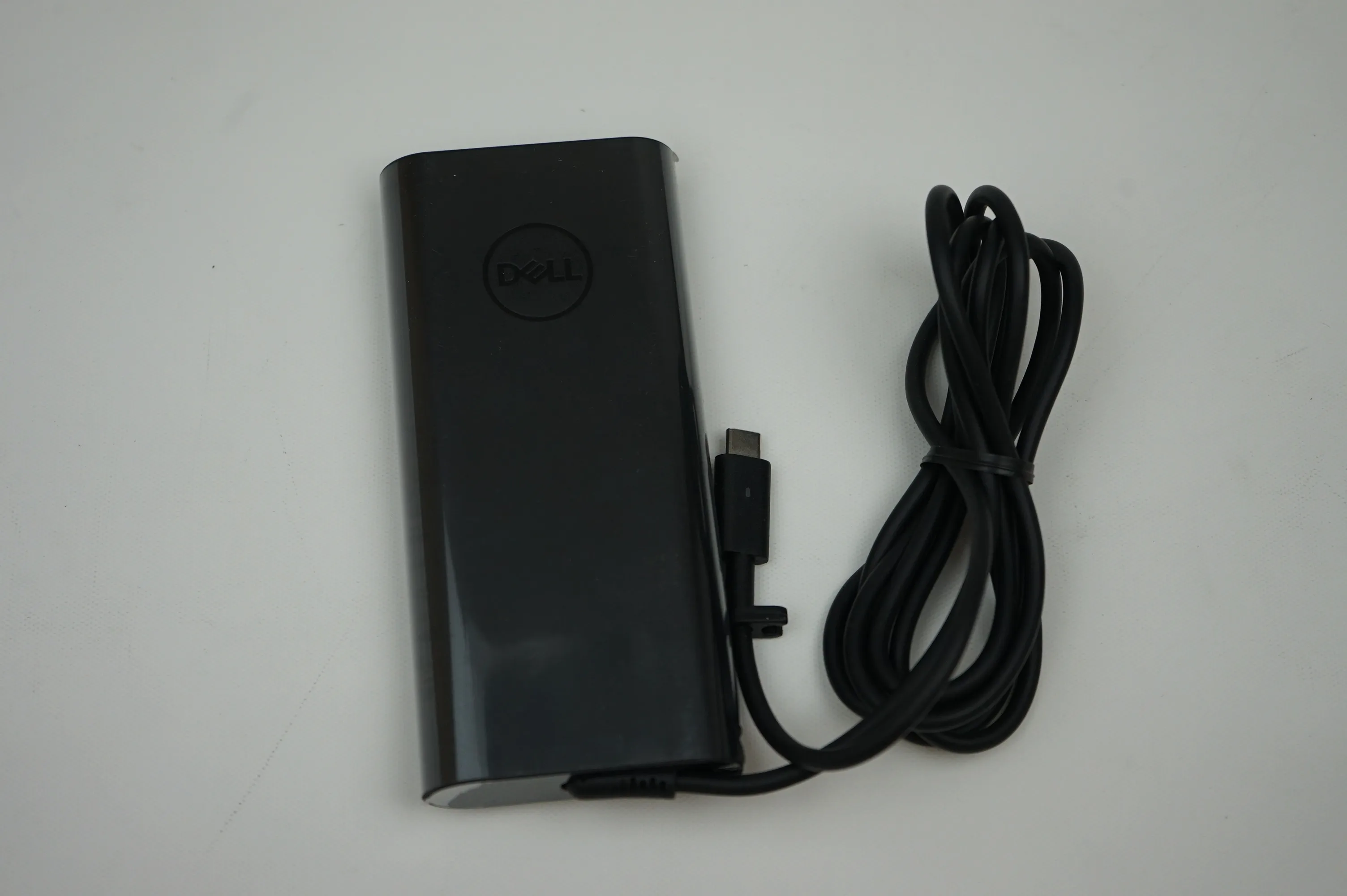 

Адаптер переменного тока Dell CW1FP, 130 Вт, с разъемом USB Type-C — черный — 20 В — 65 А — в употреблении — как новый
