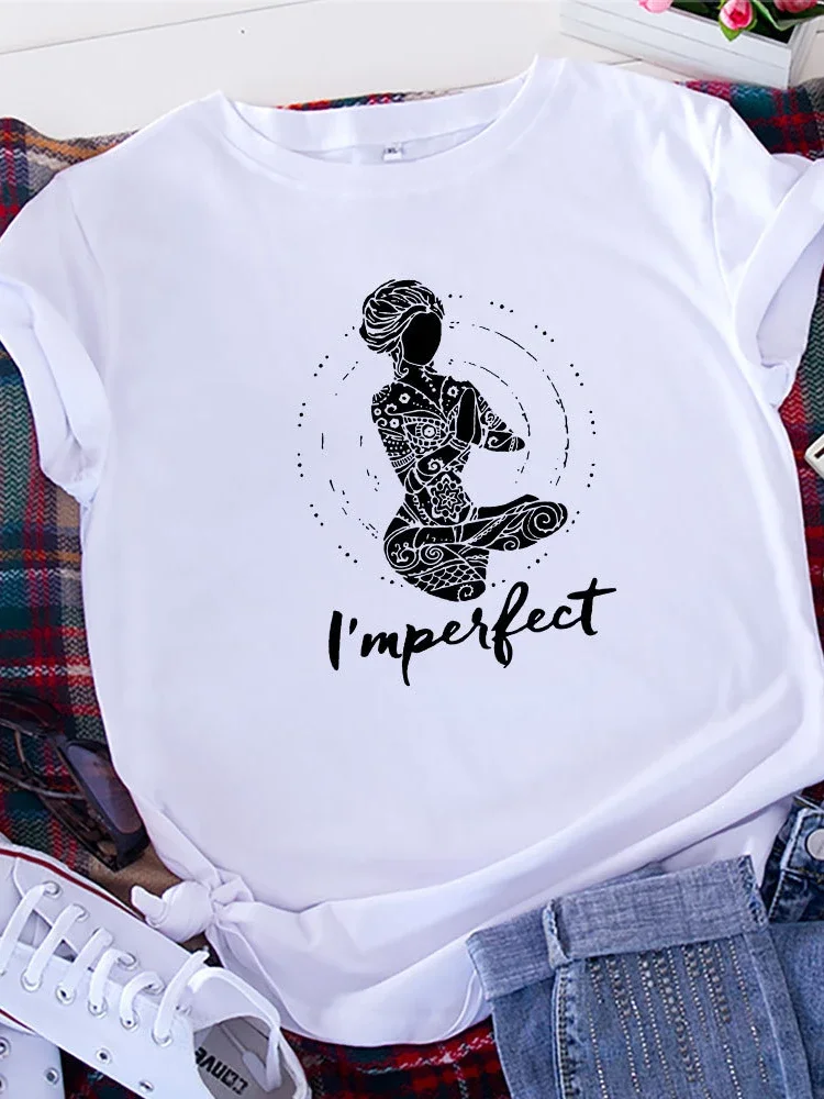 Eu sou perfeito yoga menina impressão t camisa das mulheres de manga curta o pescoço solto tshirt verão camiseta feminina topos camisas mujer