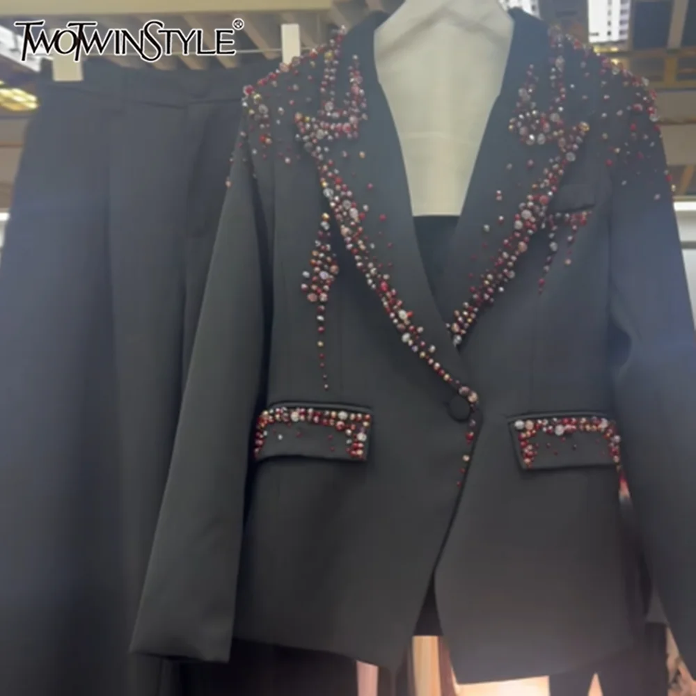

TWOTWINSTYLE Glam Black Beaded Two Piece Set for Women lapel Crystal Accent Blazer Wide Leg Pant Suit for Luxury Galas KSE560101