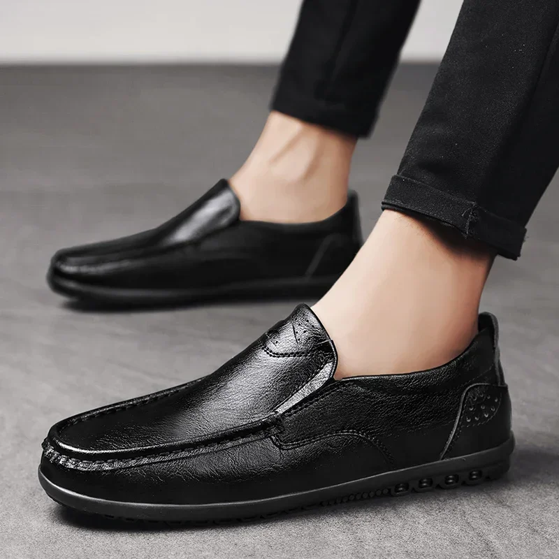 Branded men's loafers, driving shoes leather men's fashion casual shoes with black soft soles, comfortable men's shoe covers