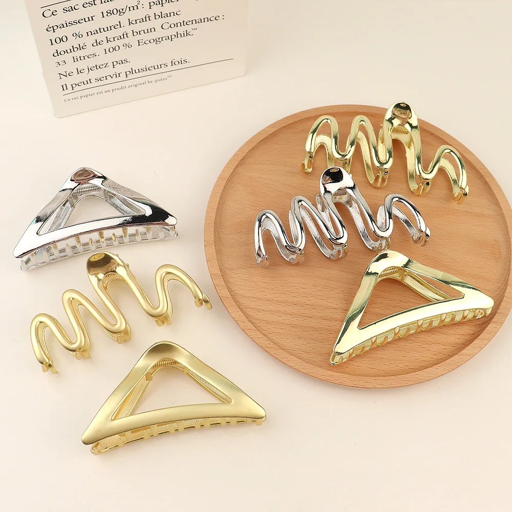 geometric Wave Triangle Shape claw-style hairpin female disc hair strong non-slip big grasping clip Sharp Clip