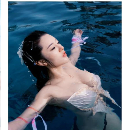 

Aquarium Photoshoot Mermaid Bra，Silicone Bandeau Bikini Top for Women， Fish Scale Print Swimsuit Top Custom Color Size