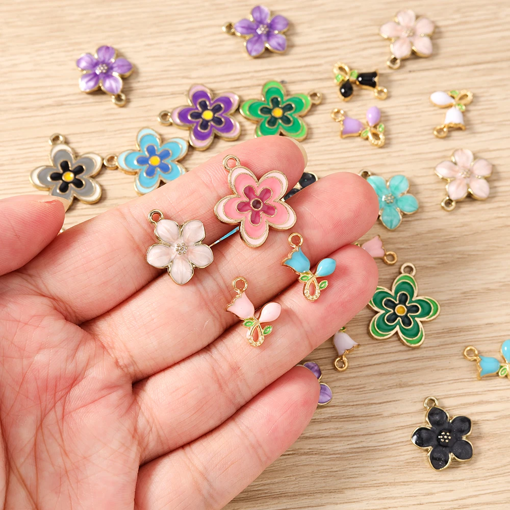 10 Stück niedliche, bunte Emaille-Blumenanhänger zum Basteln von Anhängern, Halsketten, Ohrringen, Armbändern, DIY-Bastelarbeiten und Schmuckzubehör – Detail 2