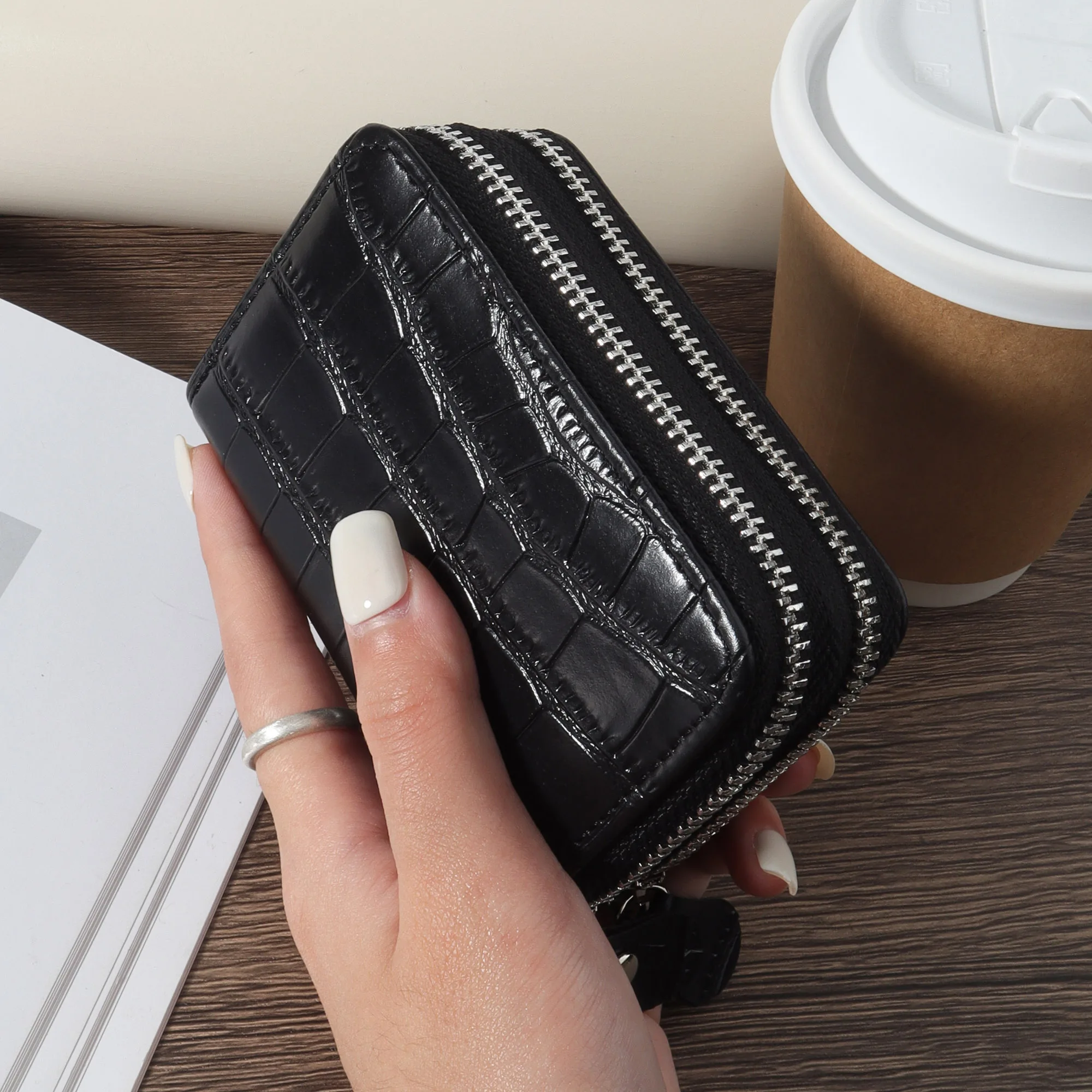 Fashionable new women's minimalist short wallet, solid color coin wallet, fashionable double-layer zipper clip, multifunctional