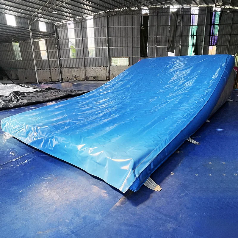 Commerciële grote opblaasbare FMX BMX MTB-airbag, motorfiets-airbag, landingshelling springen opblazen airbags voor fiets extreme sport
