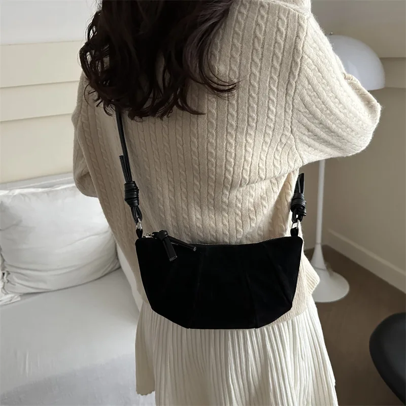 

2024 Pleated New Large Capacity Multifunctional Fashionable Casual Simple Cross Shoulder Dumpling Bag, Women's Shoulder Bag