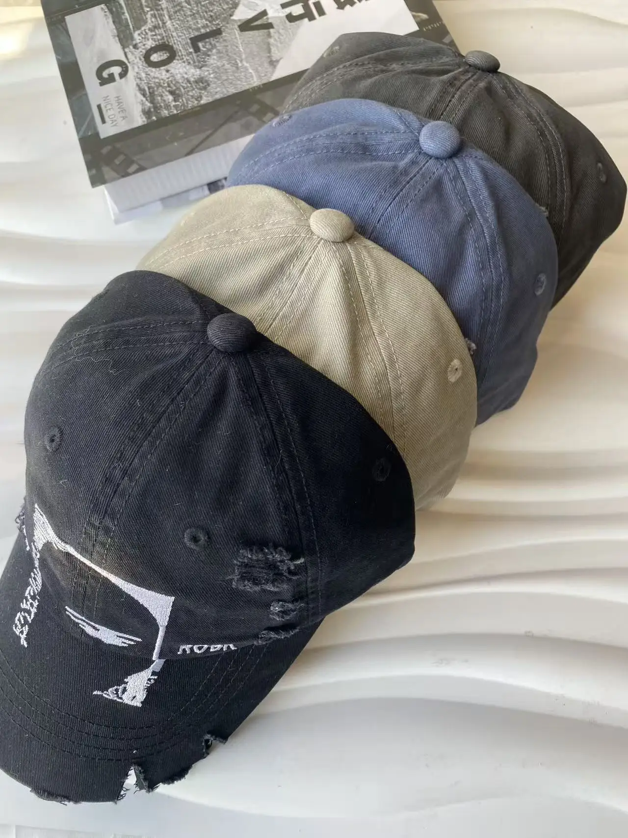 Amerikanische personalisierte Baseballkappe mit Stickerei, zerrissenem Design, weich, lässig, vielseitig, für Herren und Damen, großer Kopfumfang, Outdoor-Sport – Detail 16