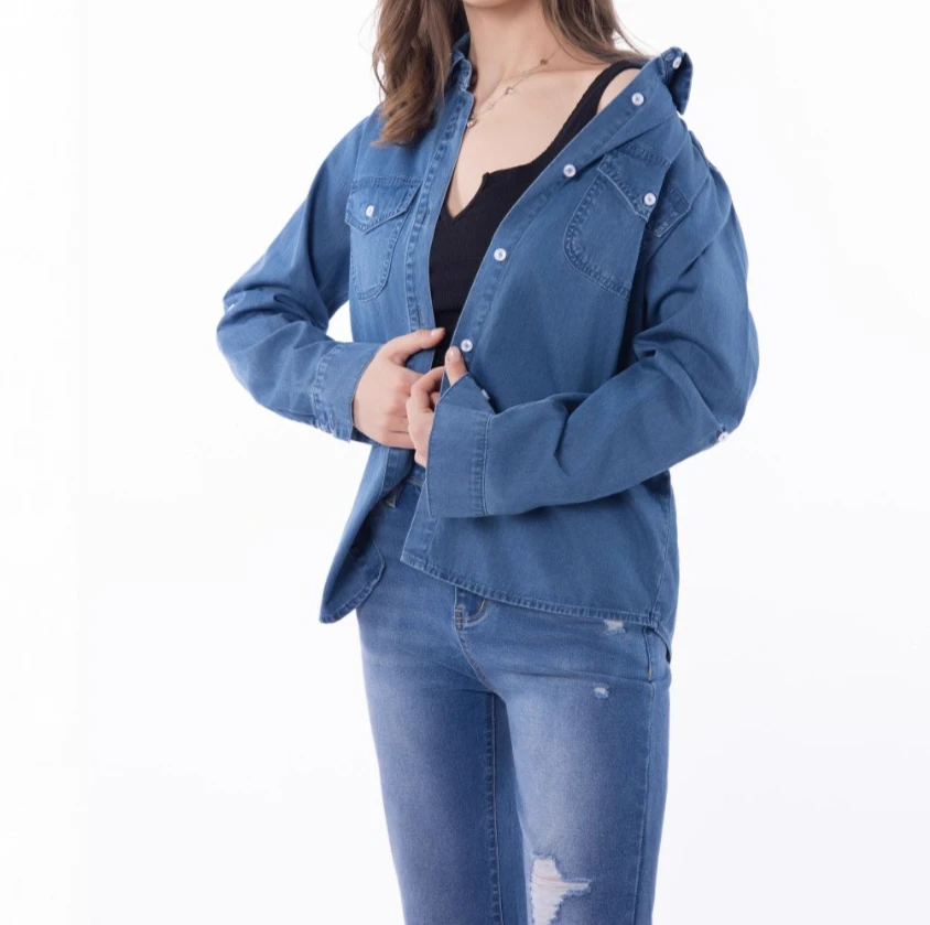 2026 موضة جديدة قميص دينيم المرأة ملابس علوية بأكمام طويلة للربيع التلبيب قميص دينيم المرأة بلوزة غير رسمية متعددة الاستخدامات