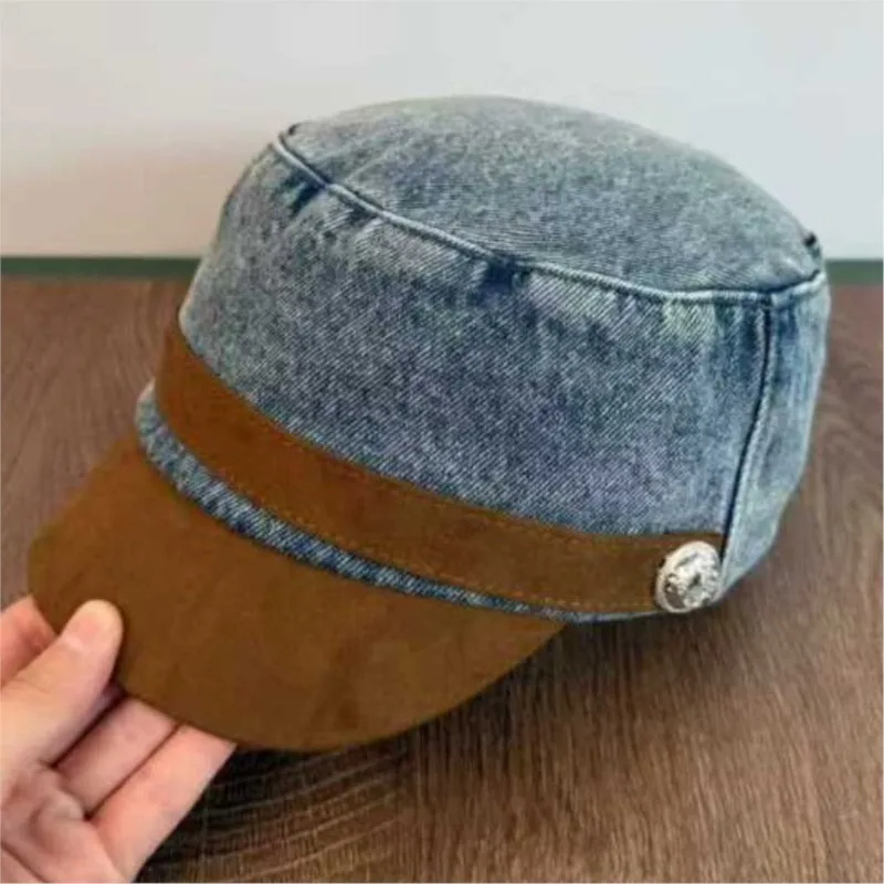 A new style of personalized and fashionable beret that makes your face slimmer more elegant