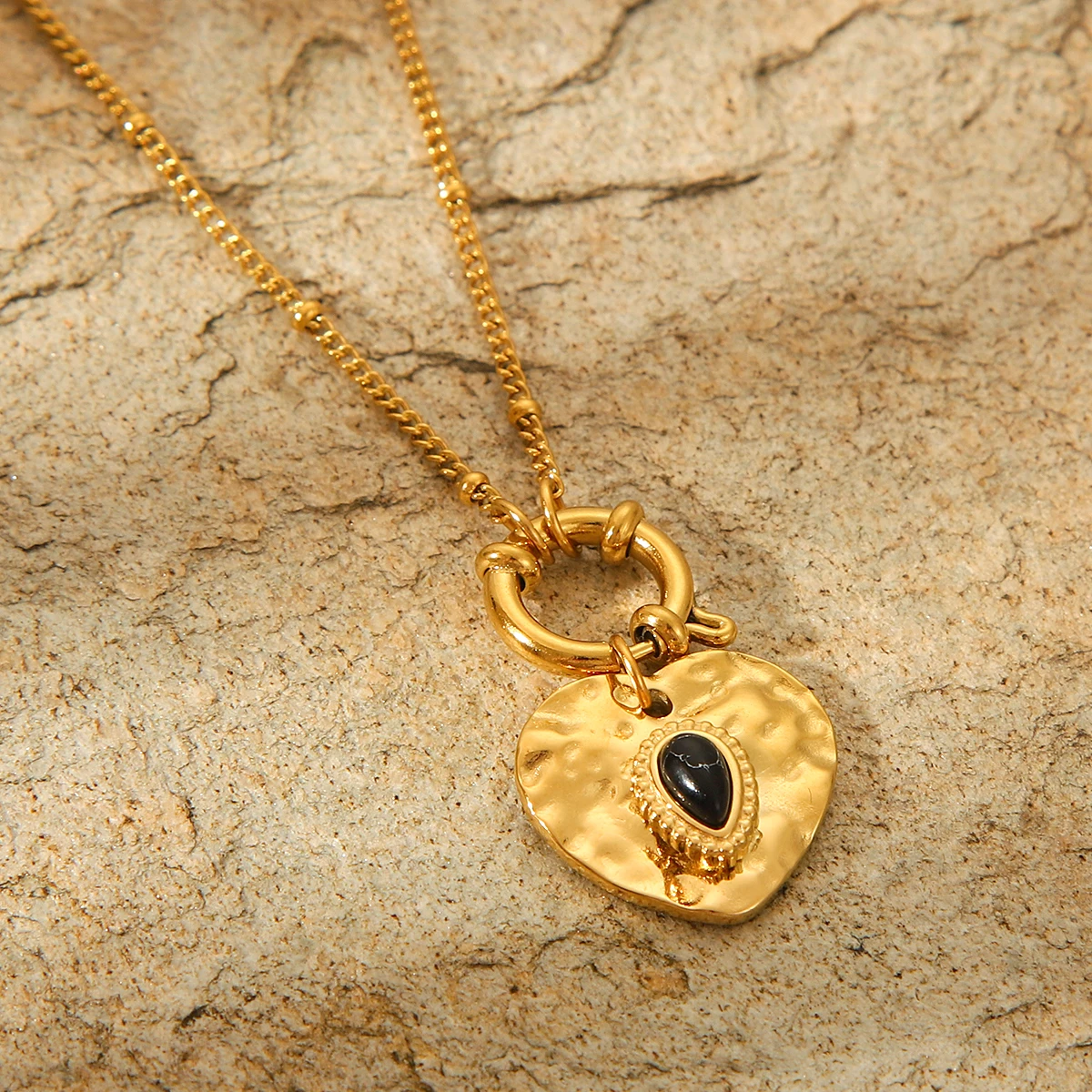 هوانغ تشاو على شكل قلب قلادة الفولاذ المقاوم للصدأ قلادة قلادة عصرية الأسود الزركون قلادة قلادة مجوهرات مأدبة هدية