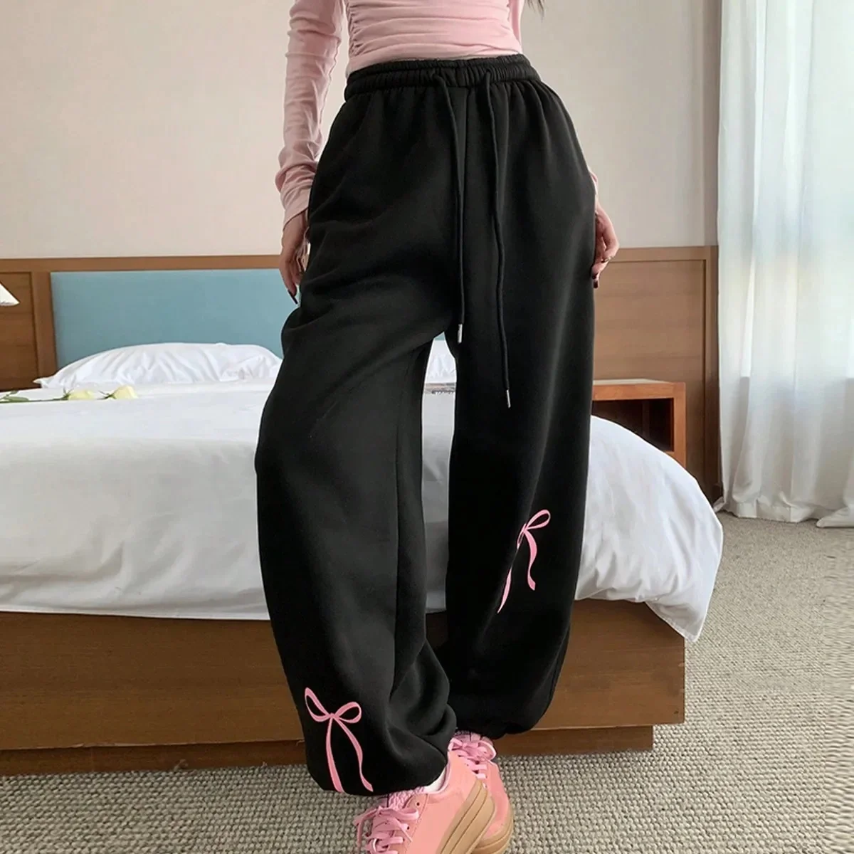 

Новые корейские модные весенне-осенние облегающие прямые брюки с высокой талией повседневные спортивные женские брюки в американском ретро-стиле с принтом и бантом