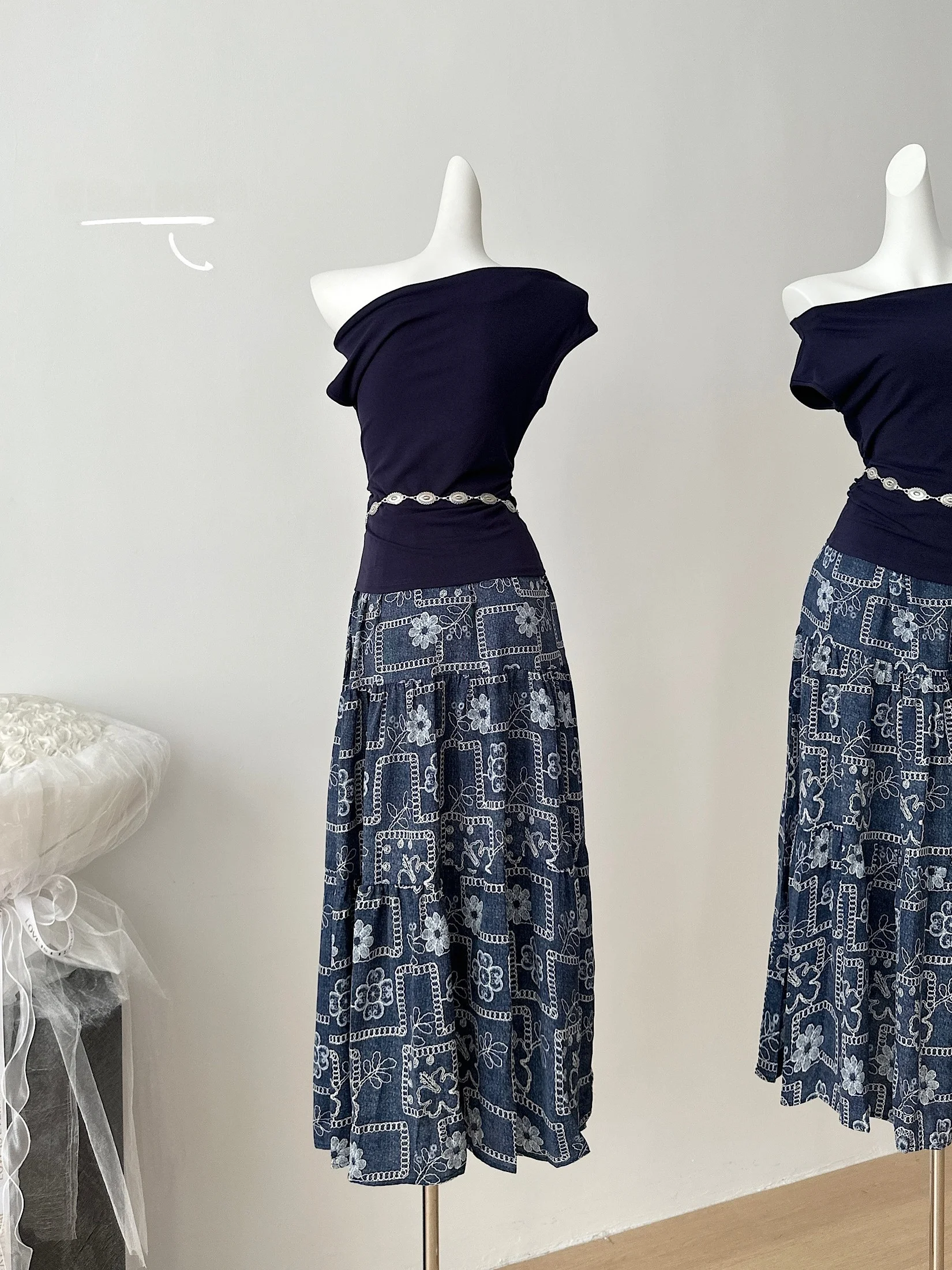 

Stylish Slant Shoulder T-Shirt with Belt High Waist Slim Print Skirt Women's Fashion Set Summer 2025 New Arrival