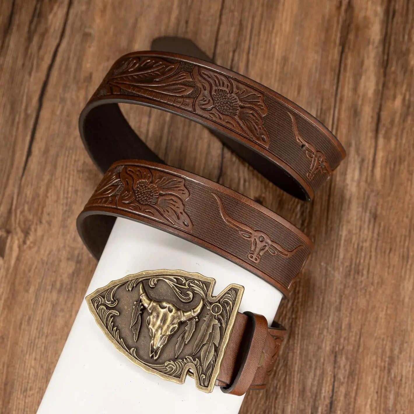 Feather bull head fish-shaped base plate buckle, fashionable and trendy bull head PU embossed belt