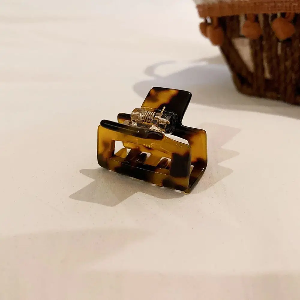 

Модный ретро элегантный леопардовый темперамент квадратный головной убор маленькая заколка для волос женская заколка для волос в корейском стиле