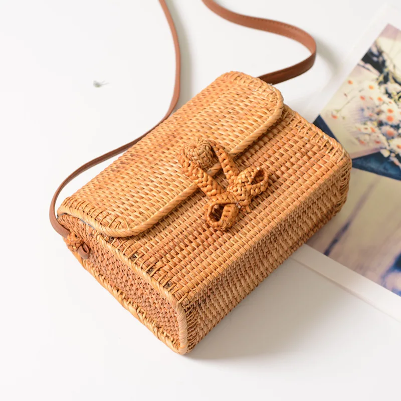 

Ins Rattan Butterfly Bag Storage Basket Retro Literary Handmade Bucket Bag Woven Basket PU Belt Bag Outing Decoration Bag