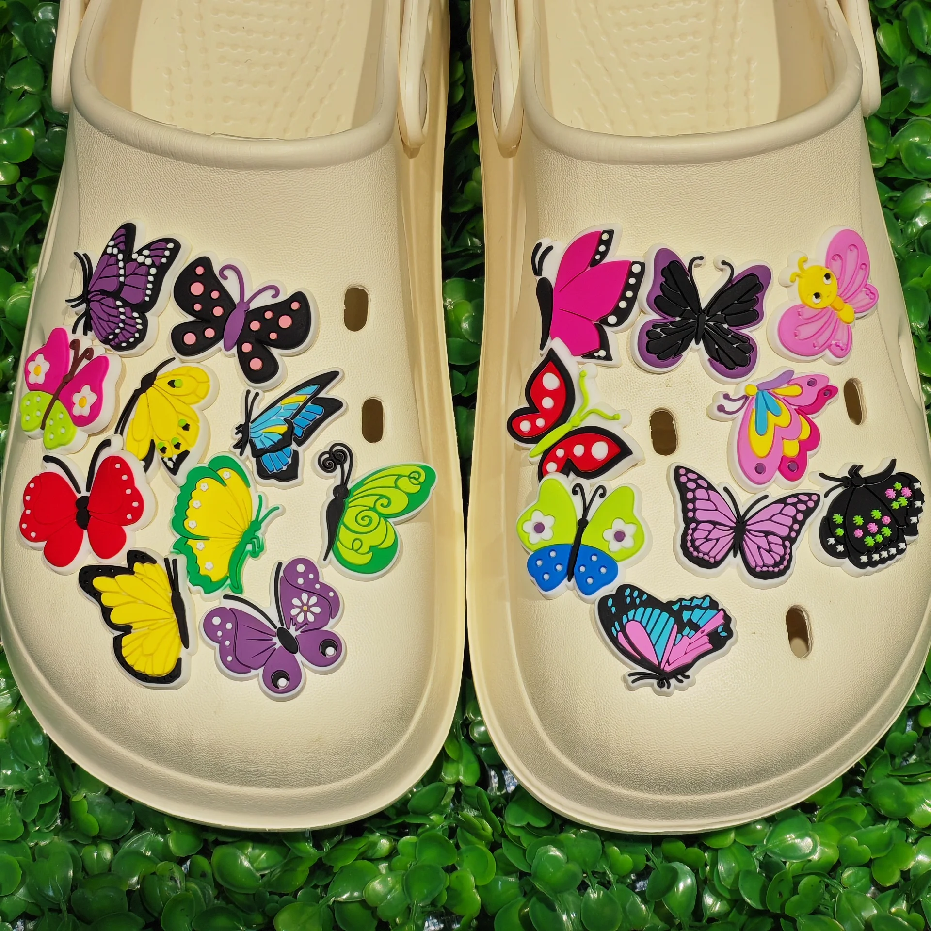 New Arrival 1Pcs Cartoon Butterfly PVC Sandals Shoes Buckle Clog Charms Garden Shoes Button Decoration DIY Wristbands Party Gift