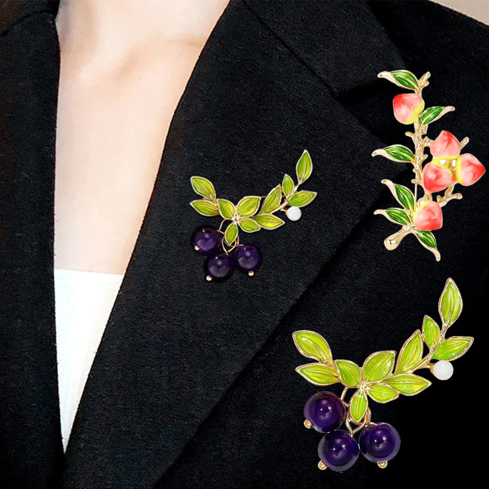 Fashion Peach Grape Shape Lapel Pins Sweet Fruit Enamel Brooches Women Girl Party Dress Badge Jewelry