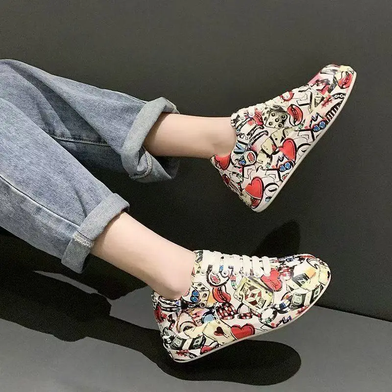 

drop shipping 2025 spring new autumn real pictures cartoon Board Student Version man Casual Sports flat shoes women Shoes