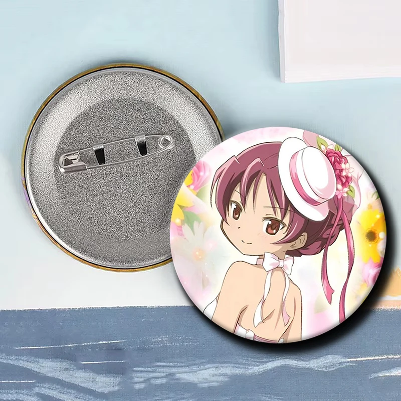 شخصية كرتونية كيوكو ساكورا زر دبوس أنيمي دور كيوكو ساكورا بروش شارة إبداعية لحقيبة الظهر الملابس الديكور هدية