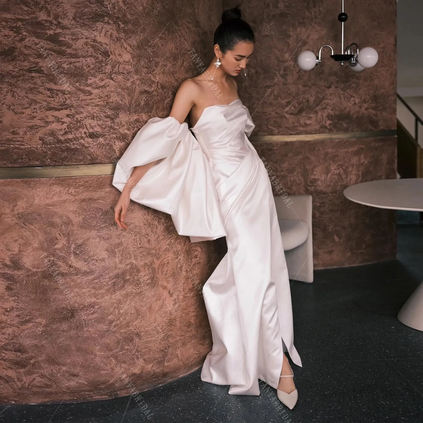 Strapless Satin Mermaid Wedding Dress With Detachable Short Cape High Split Sweep Train Elegant Bridal Gown TSWD896