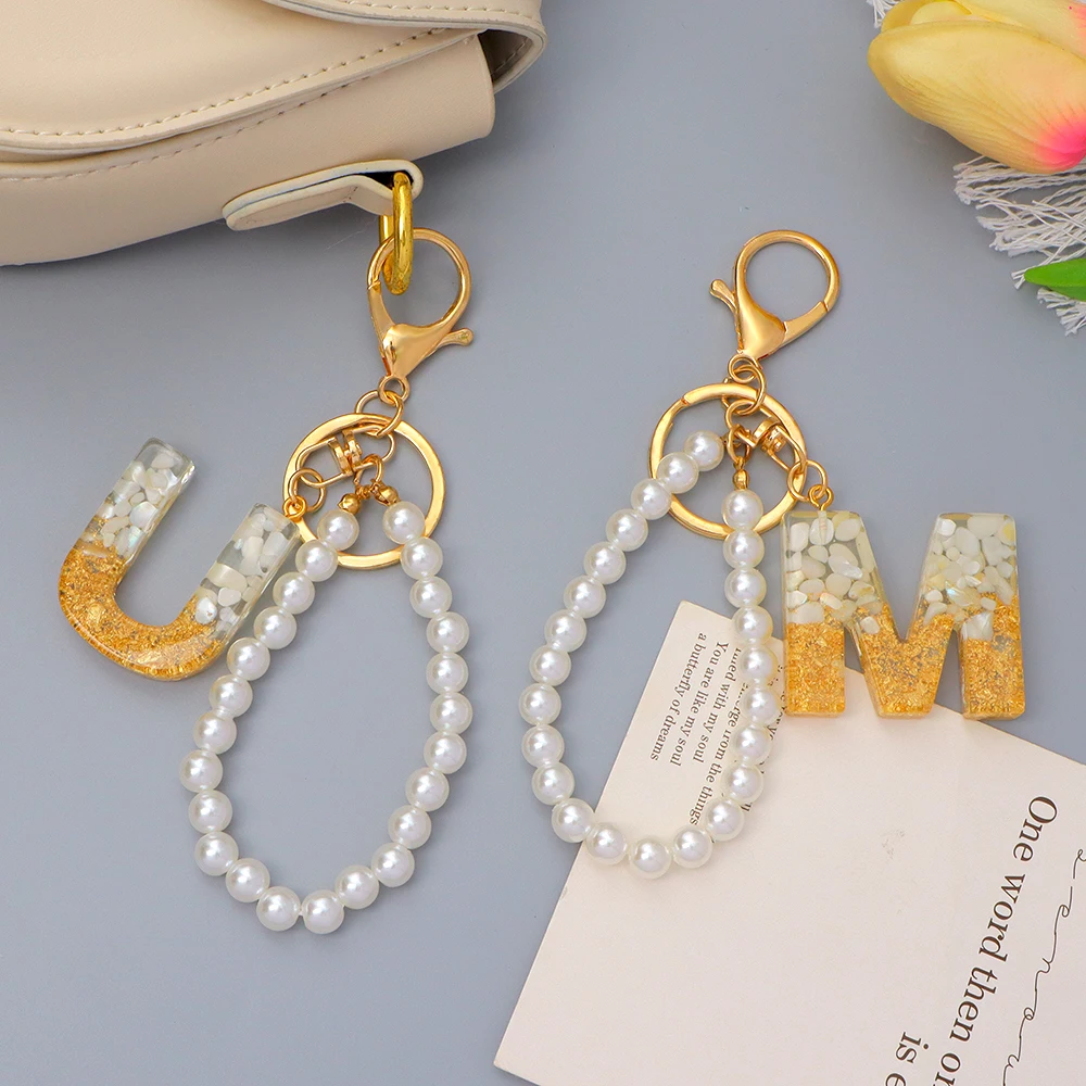 Fashion A-Z 26 Letters Sequins Filled Charms Keychains Crystal Initial Imitation Pearl Resin Beaded Keyrings Bag Pendant Trinket