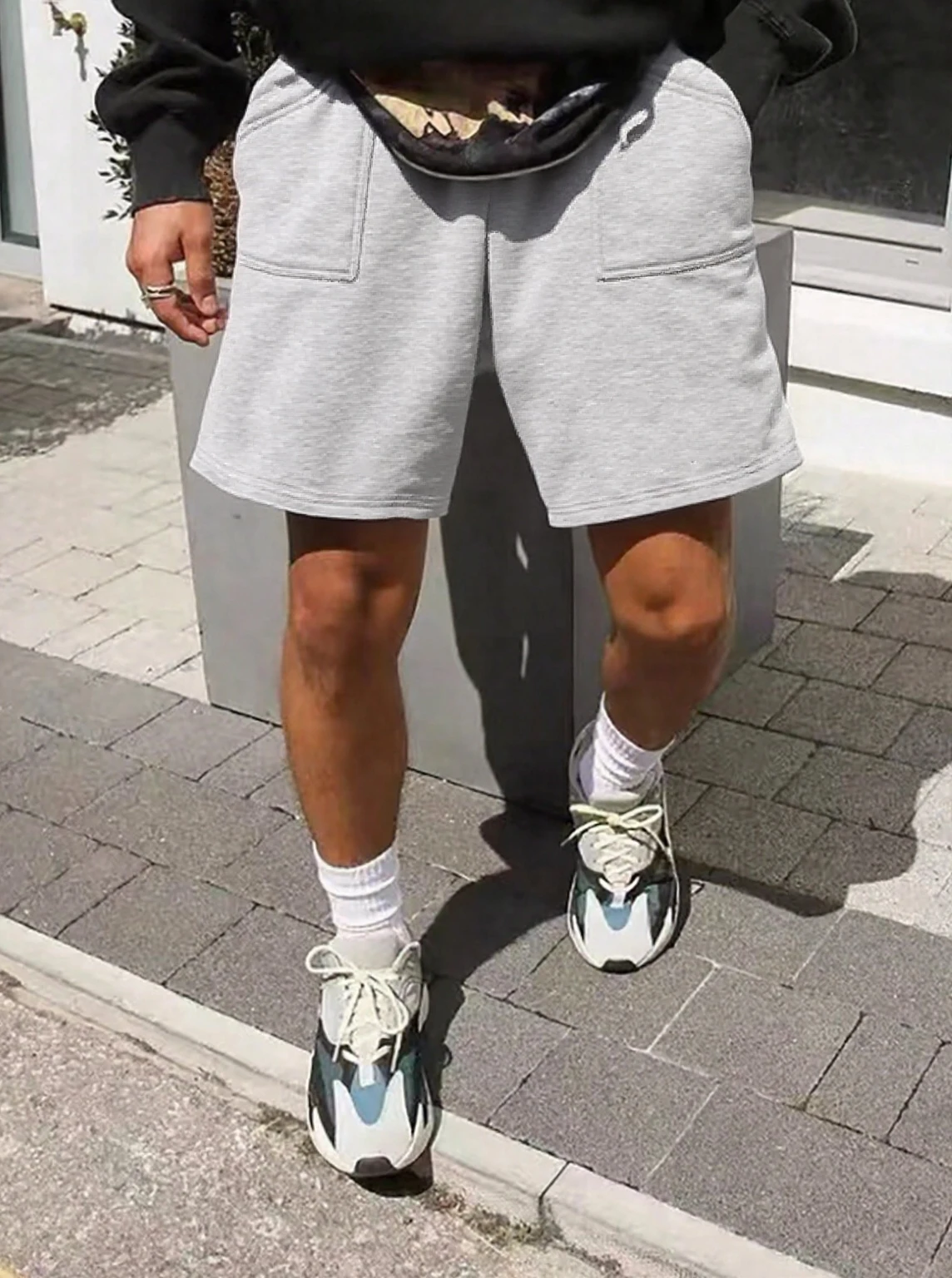 

Мужские летние повседневные спортивные шорты серого цвета с повседневным карманом и белым шнурком